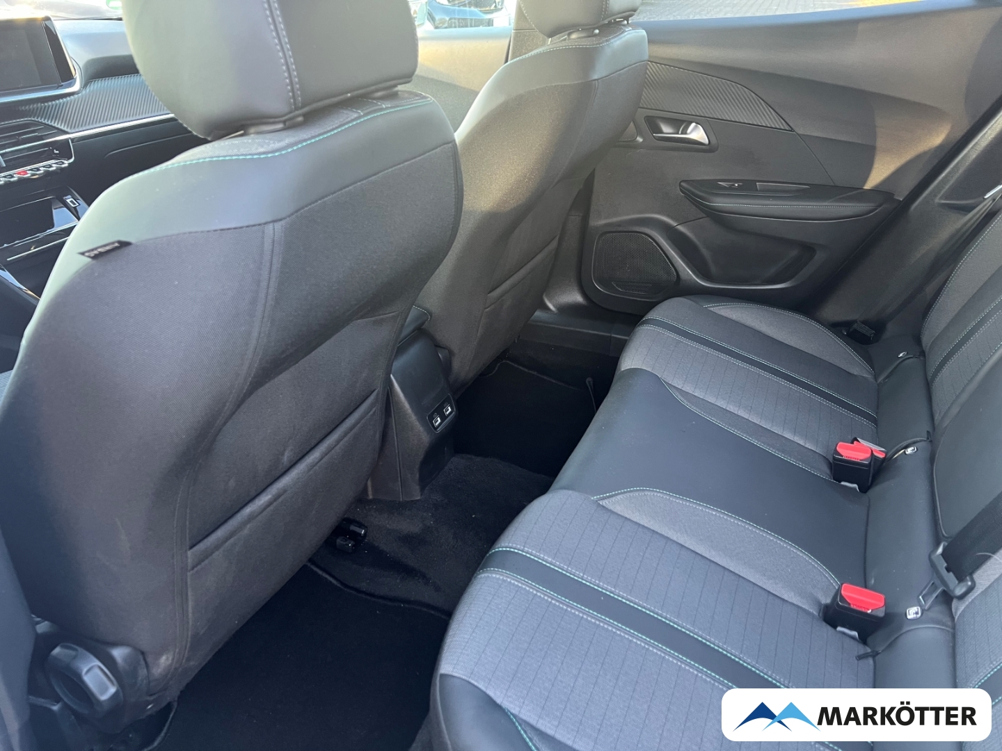 Fahrzeugabbildung Peugeot 2008 e-2008 Allure Elektromotor 136 CAM/SHZ/TEMP