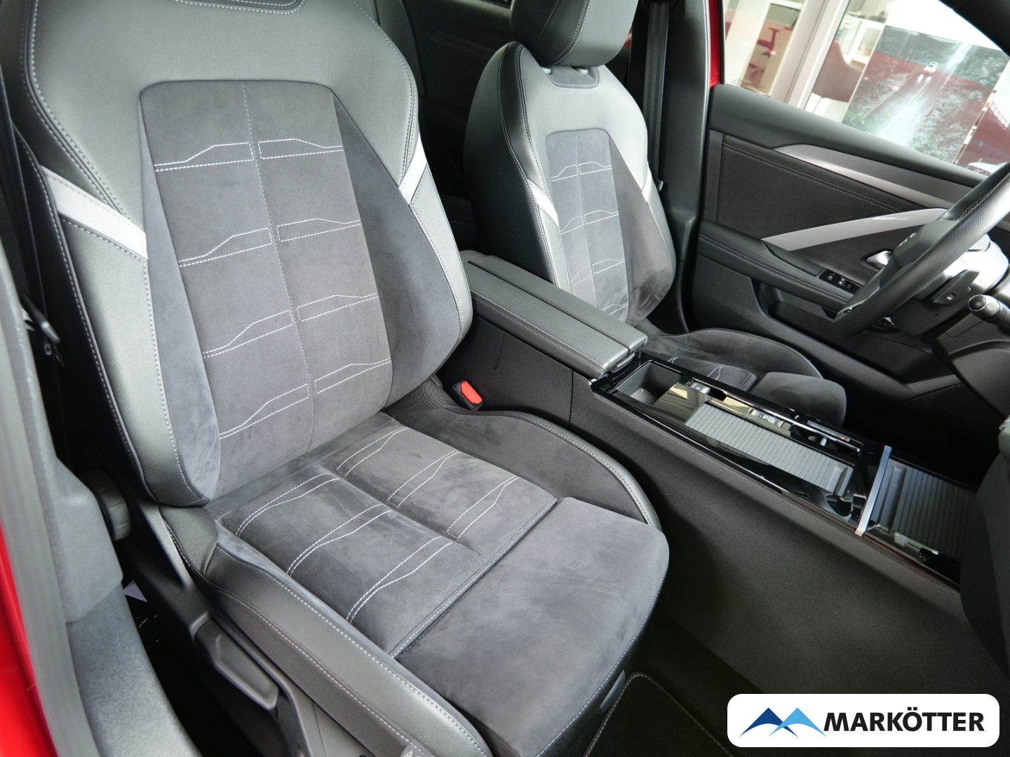 Fahrzeugabbildung Opel Astra L 1.6 PlugIn Ultimate Paket /18 Zoll schwarz/