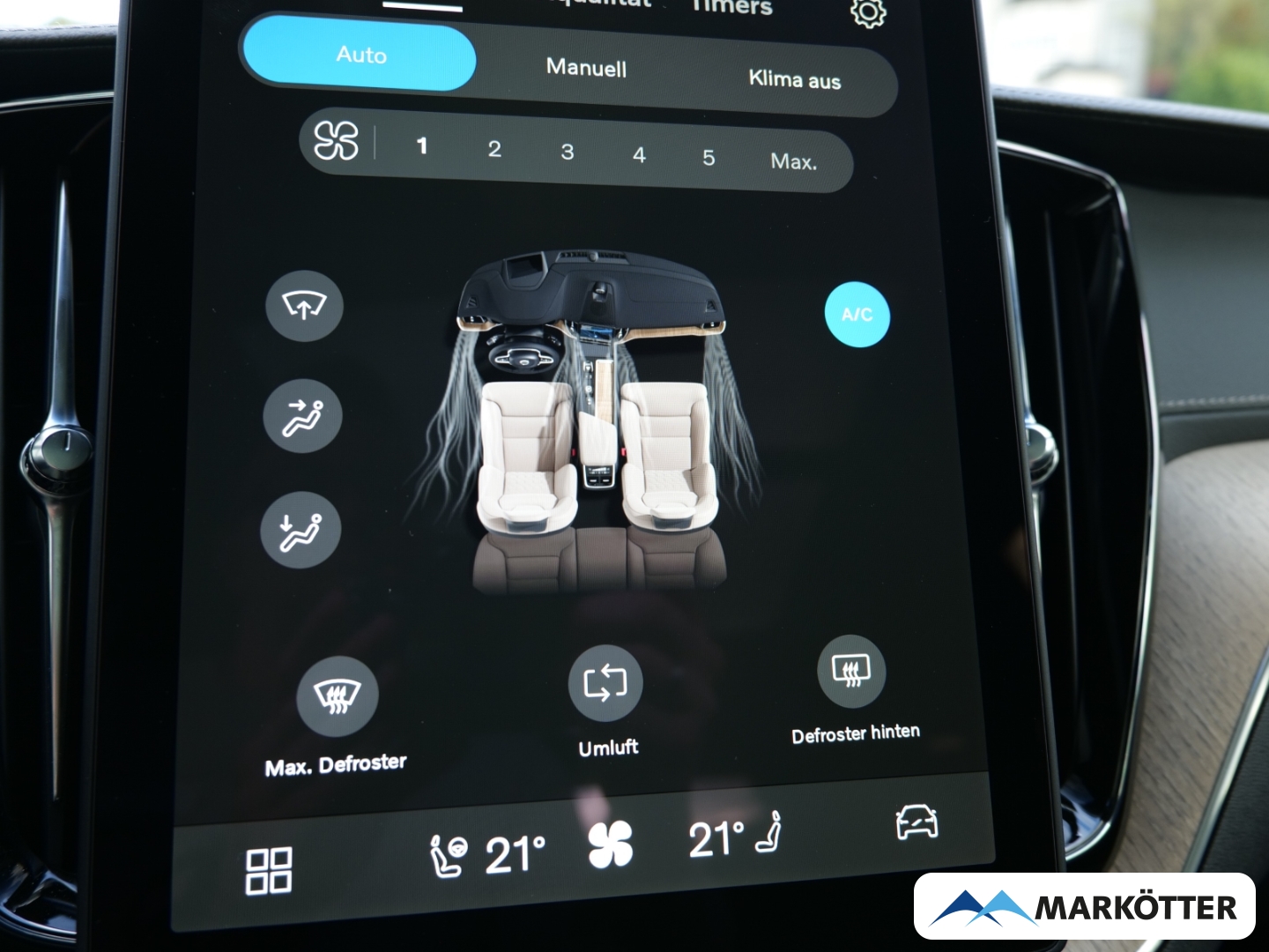Fahrzeugabbildung Volvo XC60 T6 AWD Recharge Ultra Dark FOUR-C/PANO/STHZ