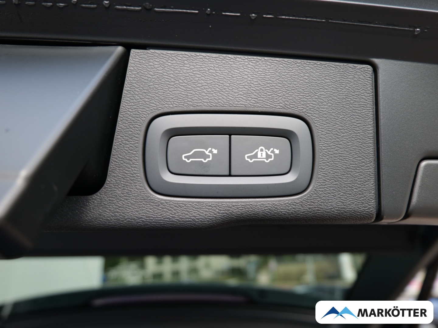 Fahrzeugabbildung Volvo XC60 T6 AWD Recharge Ultra Dark FOUR-C/PANO/STHZ