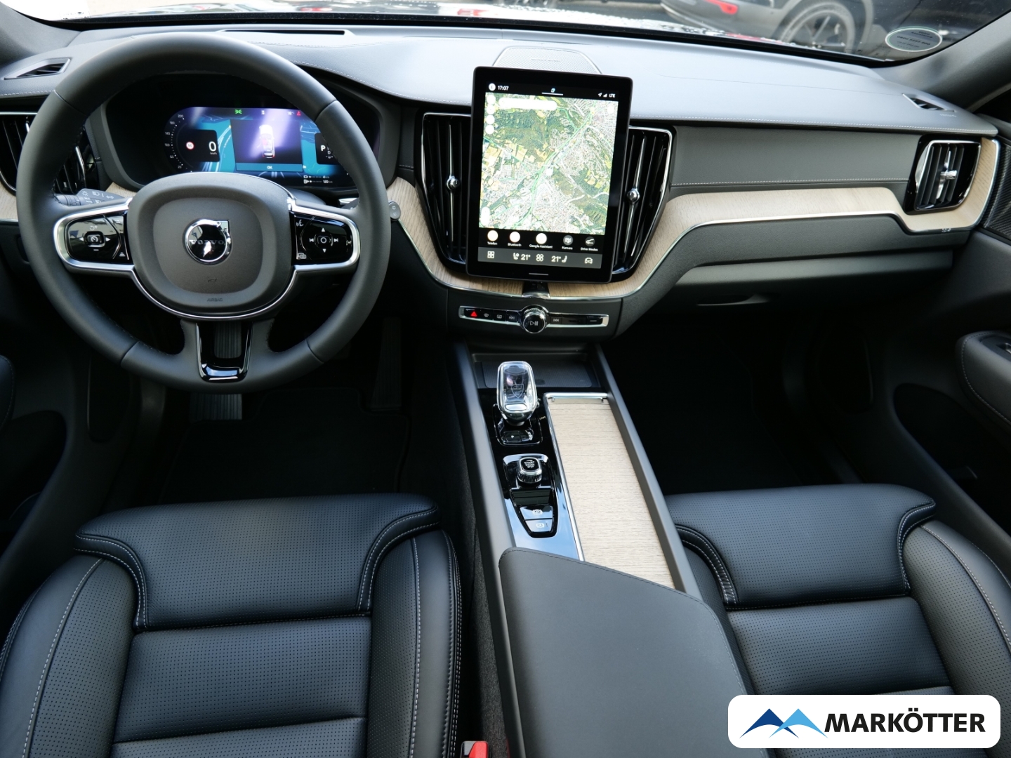 Fahrzeugabbildung Volvo XC60 T6 AWD Recharge Ultra Dark FOUR-C/PANO/STHZ