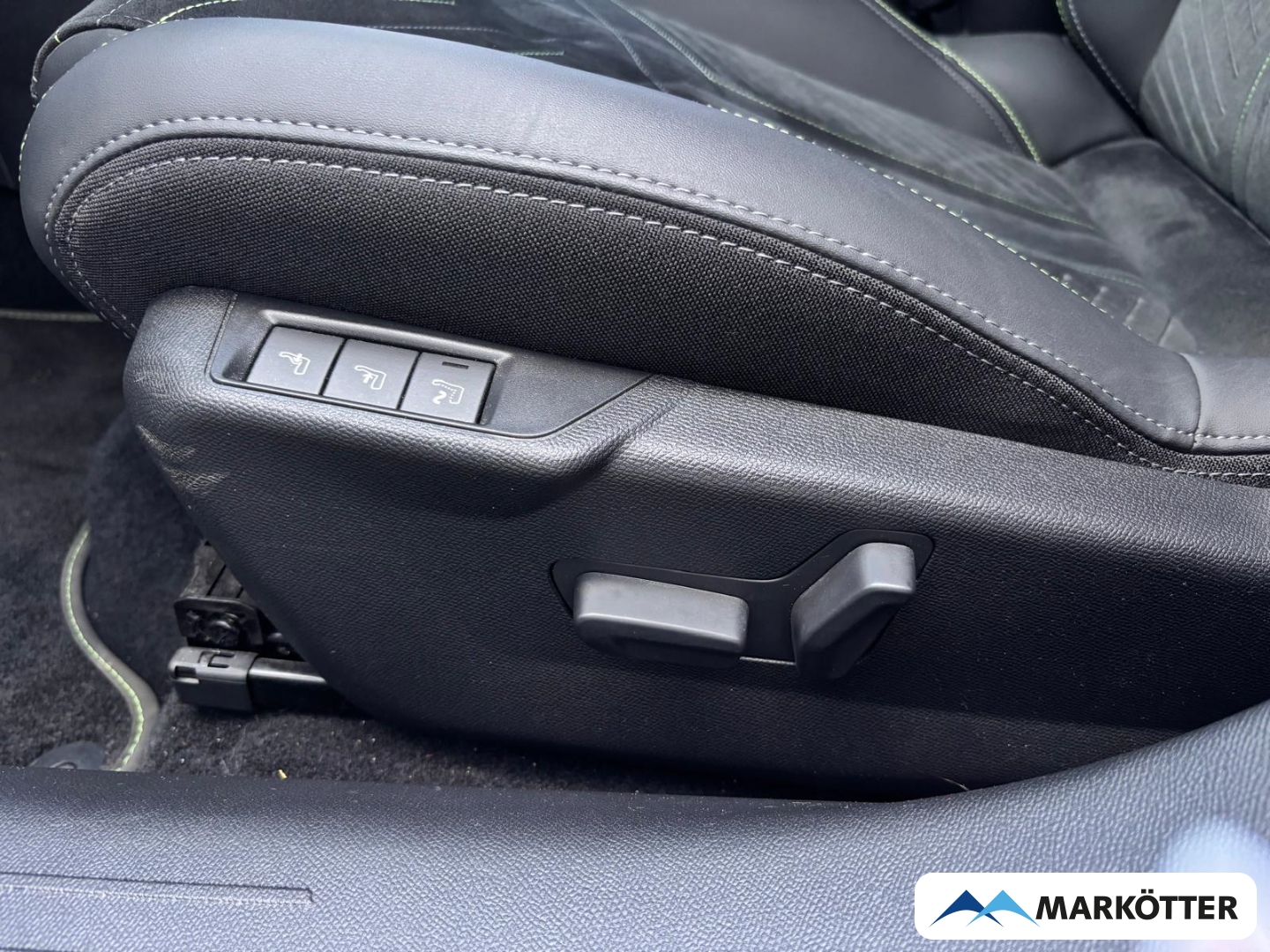 Fahrzeugabbildung Peugeot 208 GT Hybrid CAM/PANO/SHZ/LED/MASSAGE