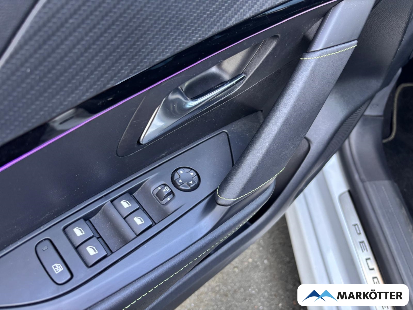 Fahrzeugabbildung Peugeot 208 GT Hybrid CAM/PANO/SHZ/LED/MASSAGE