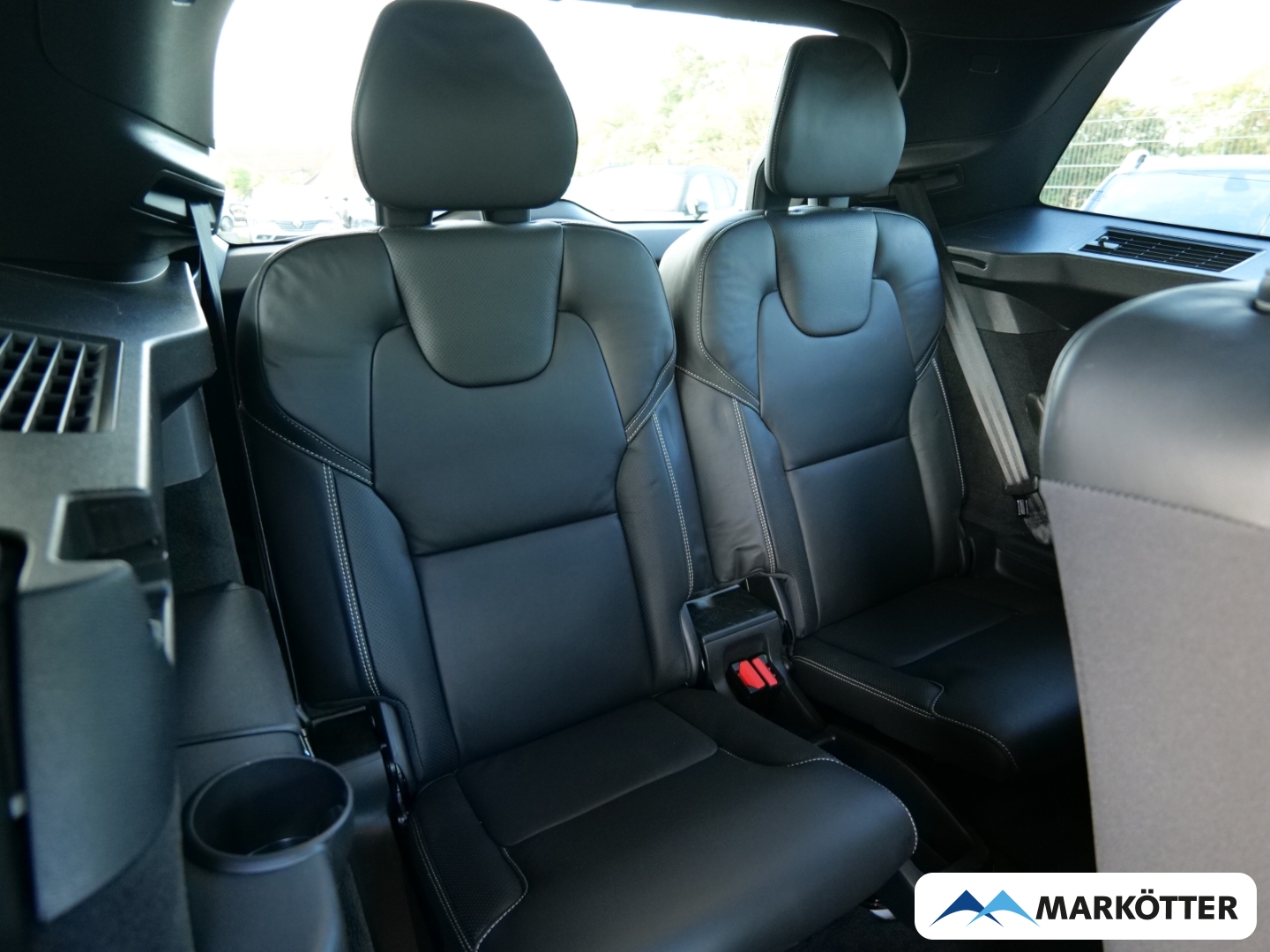 Fahrzeugabbildung Volvo XC90 B5 AWD Plus Dark 7-Sitzer/Four-C/STHZ/PANO