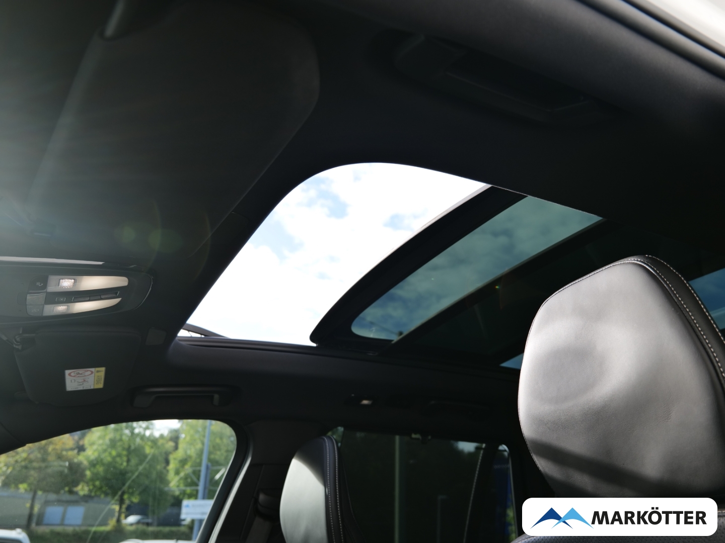 Fahrzeugabbildung Volvo XC90 B5 AWD Plus Dark 7-Sitzer/Four-C/STHZ/PANO