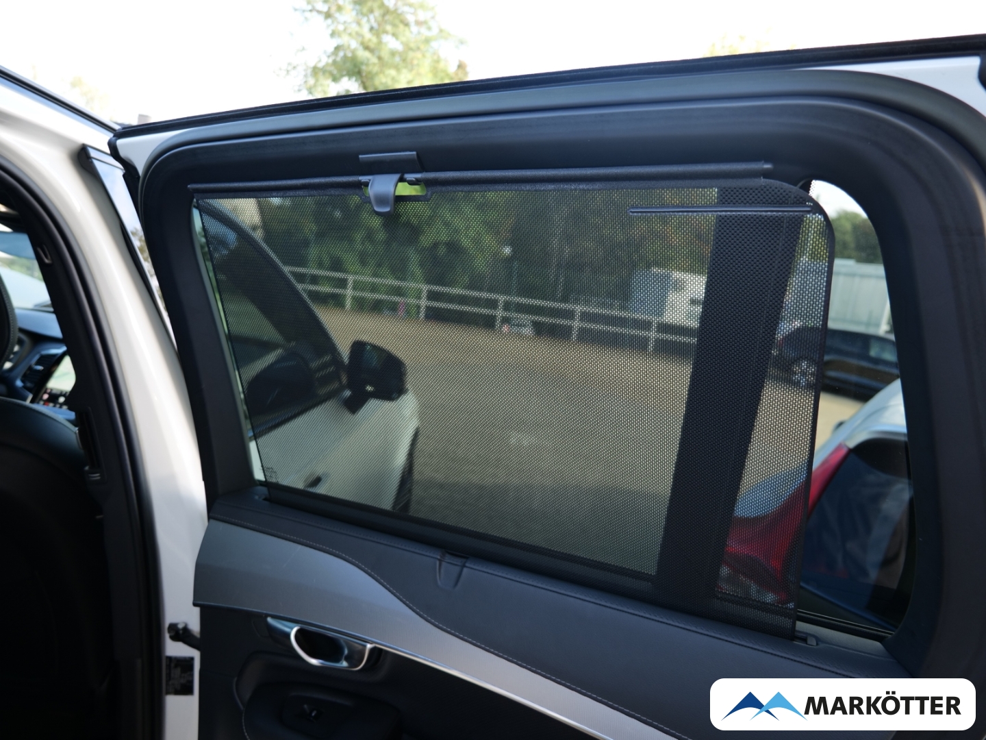 Fahrzeugabbildung Volvo XC90 B5 AWD Plus Dark 7-Sitzer/Four-C/STHZ/PANO