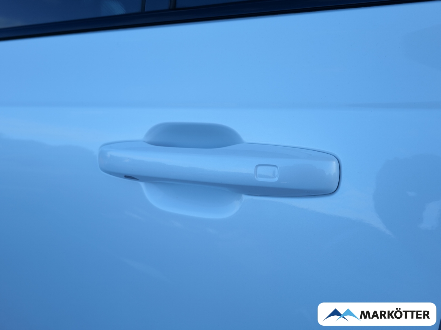 Fahrzeugabbildung Volvo XC90 B5 AWD Plus Dark 7-Sitzer/Four-C/STHZ/PANO