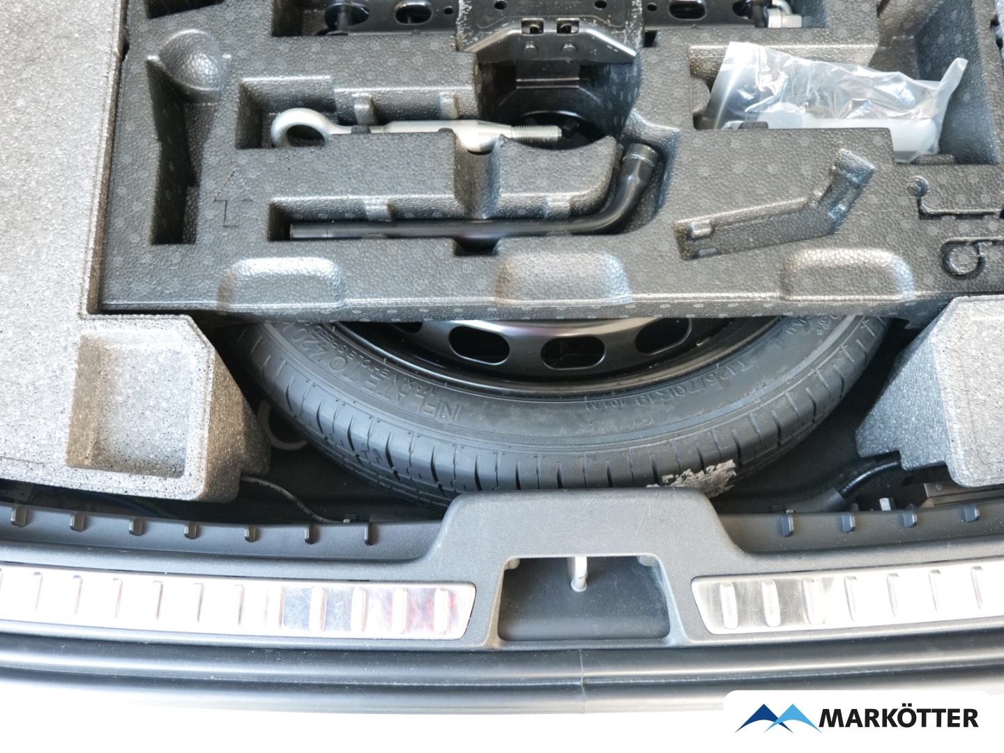 Fahrzeugabbildung Volvo XC90 B5 AWD Plus Dark 7-Sitzer/Four-C/STHZ/PANO