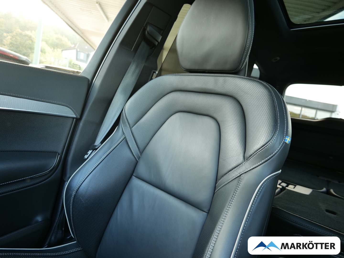 Fahrzeugabbildung Volvo XC90 B5 AWD Plus Dark 7-Sitzer/Four-C/STHZ/PANO