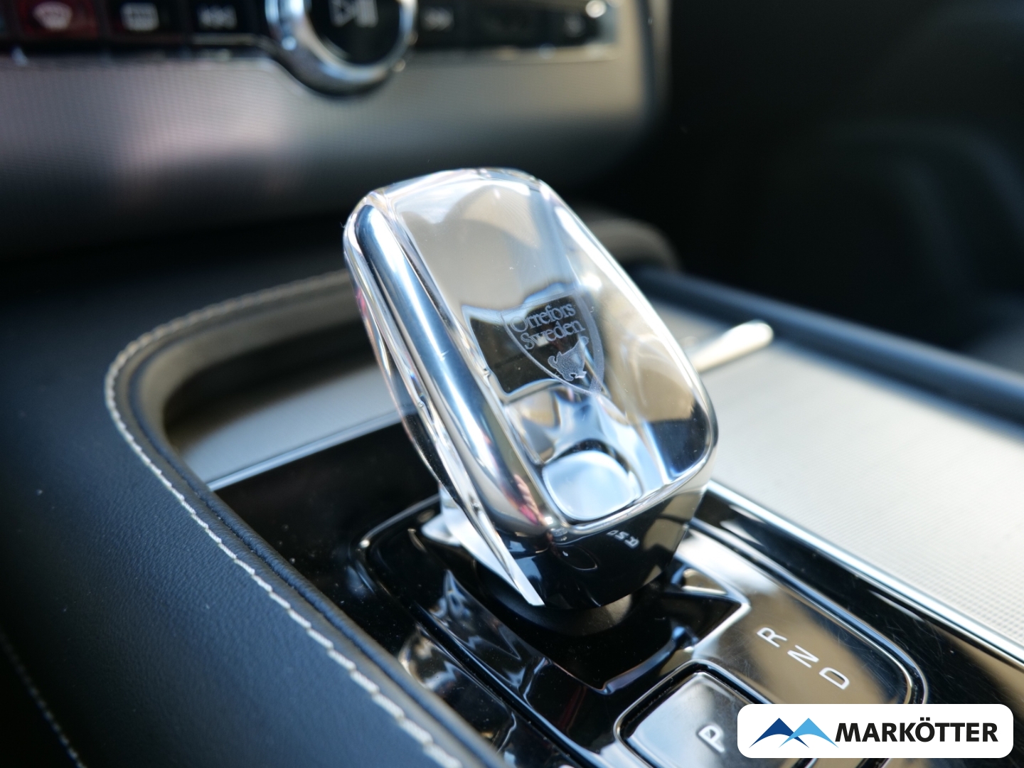 Fahrzeugabbildung Volvo XC90 B5 AWD Plus Dark 7-Sitzer/Four-C/STHZ/PANO