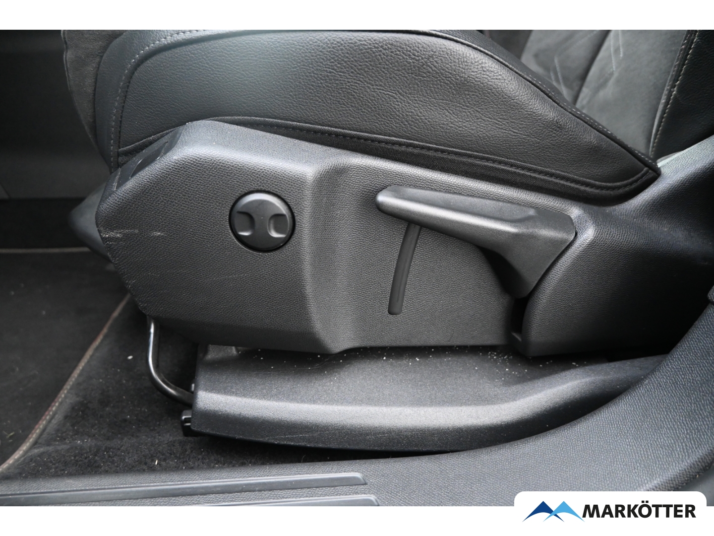 Fahrzeugabbildung DS Automobiles DS7 Crossback Performance Line Kamera/Alcantara