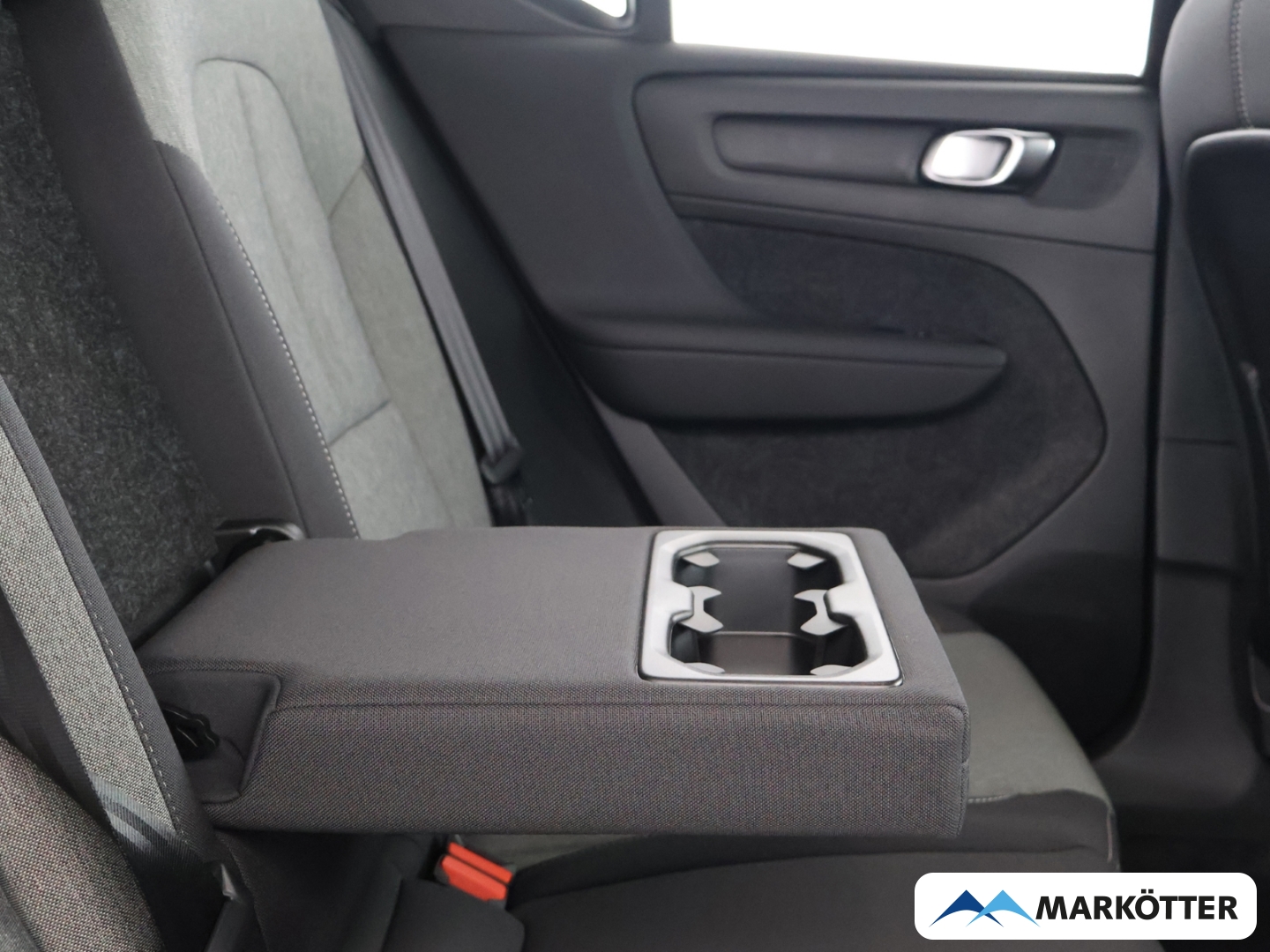 Fahrzeugabbildung Volvo XC40 B3 Plus Black Edition/20''/SHZ+LHZ/ACC/AHK