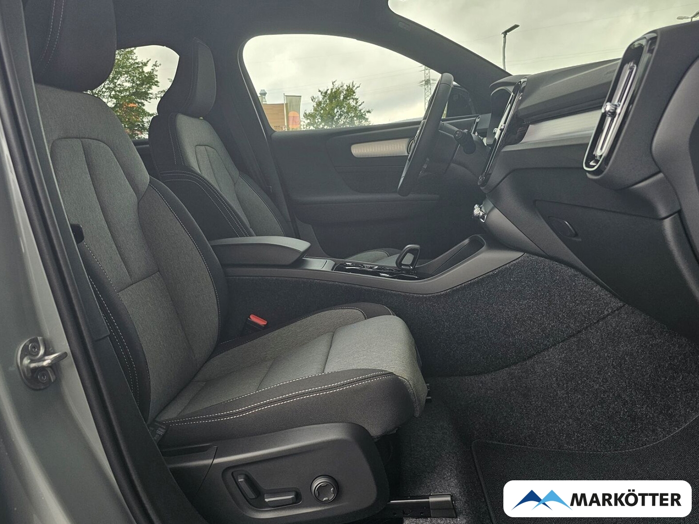 Fahrzeugabbildung Volvo XC40 Plus Dark 2WD/360°/19''/Heckscheibe abgedunkelt
