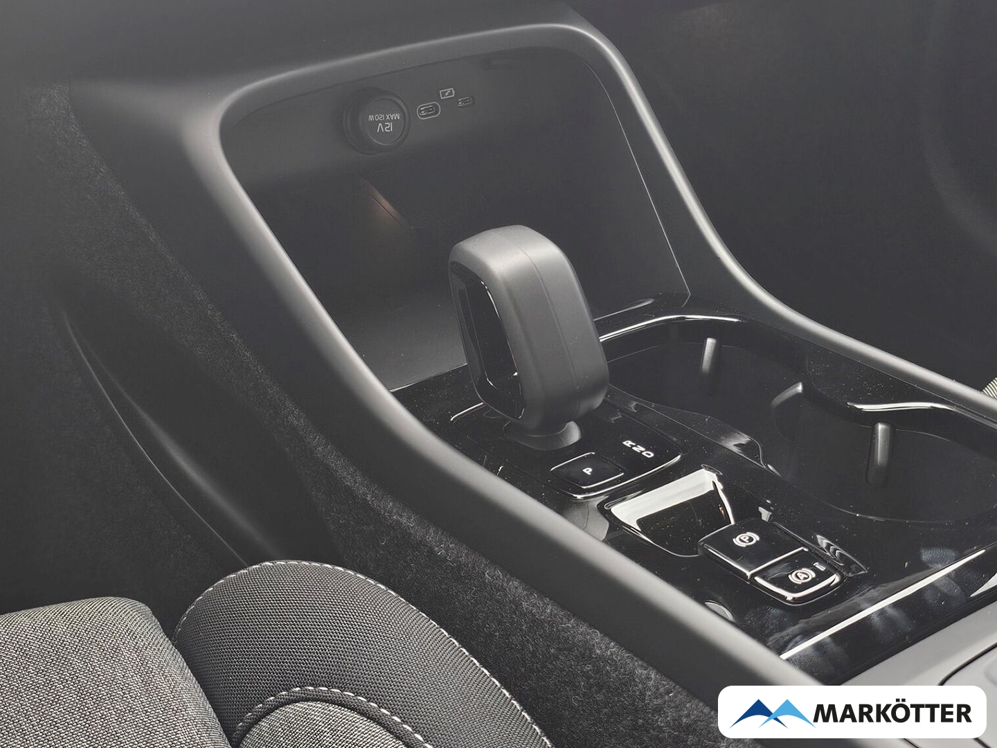 Fahrzeugabbildung Volvo XC40 Plus Dark 2WD/360°/19''/Heckscheibe abgedunkelt