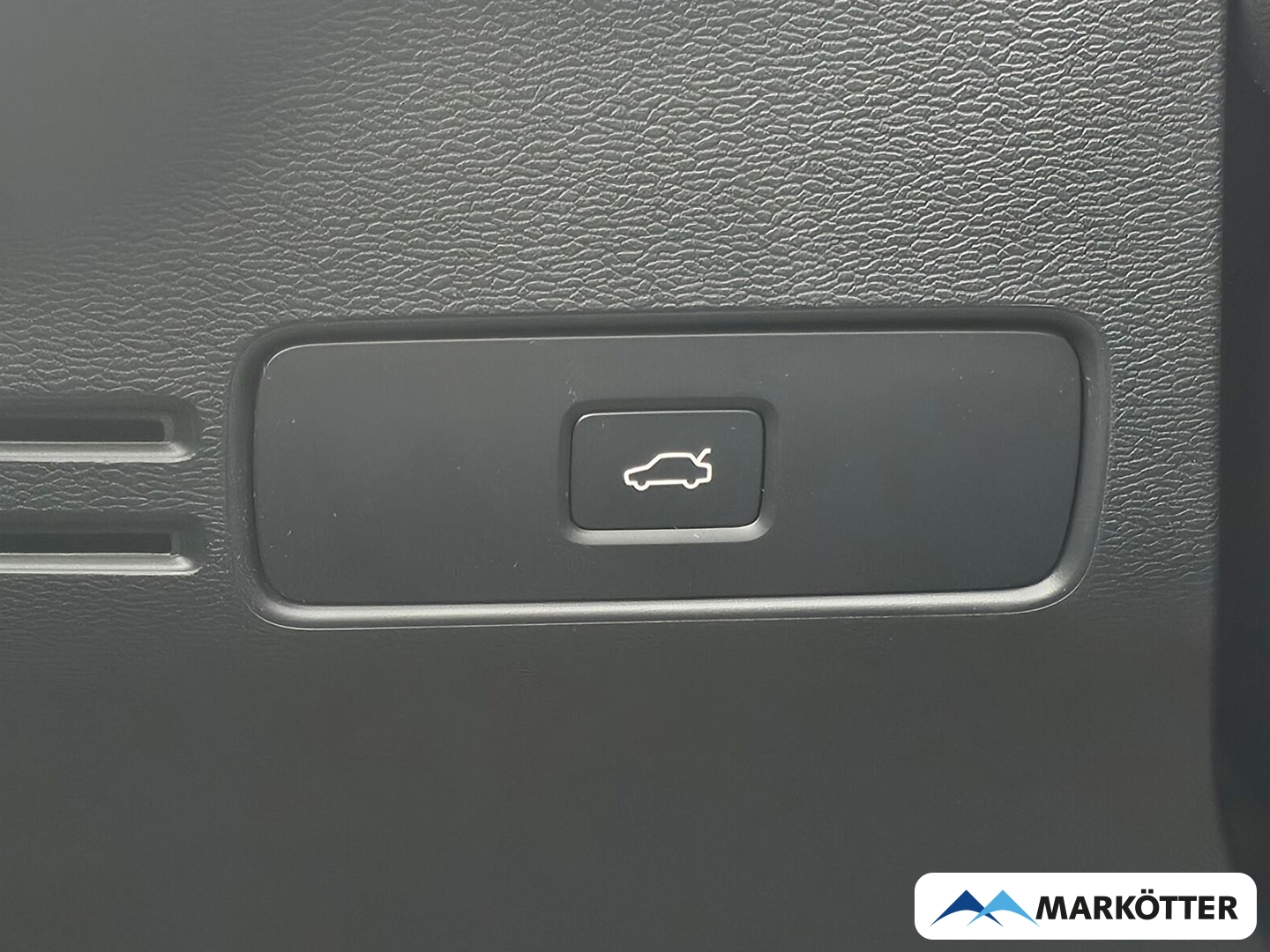 Fahrzeugabbildung Volvo XC40 Plus Dark 2WD/360°/19''/Heckscheibe abgedunkelt