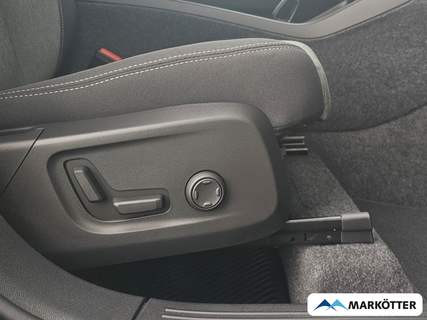 Fahrzeugabbildung Volvo XC40 Plus Dark 2WD/360°/19''/Heckscheibe abgedunkelt