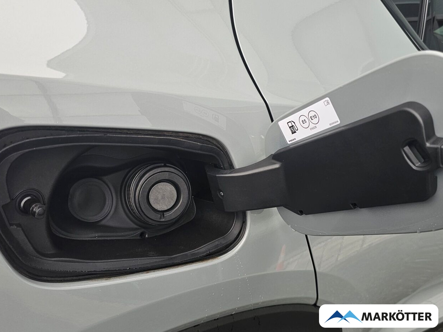 Fahrzeugabbildung Volvo XC40 Plus Dark 2WD/360°/19''/Heckscheibe abgedunkelt