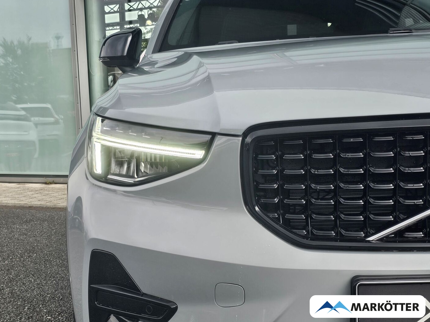 Fahrzeugabbildung Volvo XC40 Plus Dark 2WD/360°/19''/Heckscheibe abgedunkelt