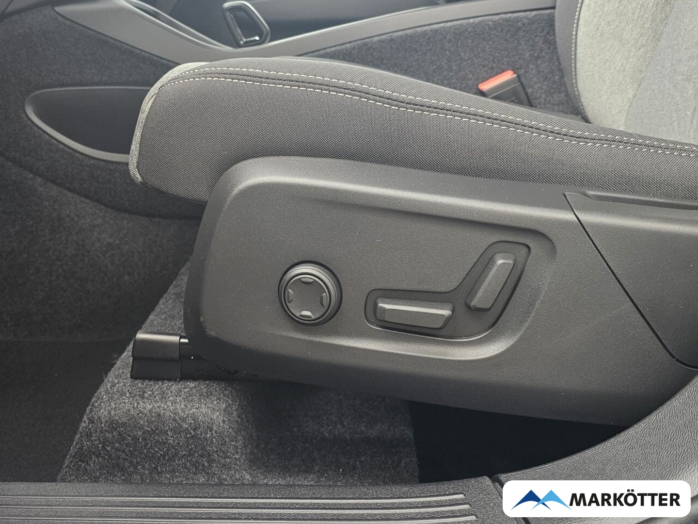 Fahrzeugabbildung Volvo XC40 Plus Dark 2WD/360°/19''/Heckscheibe abgedunkelt