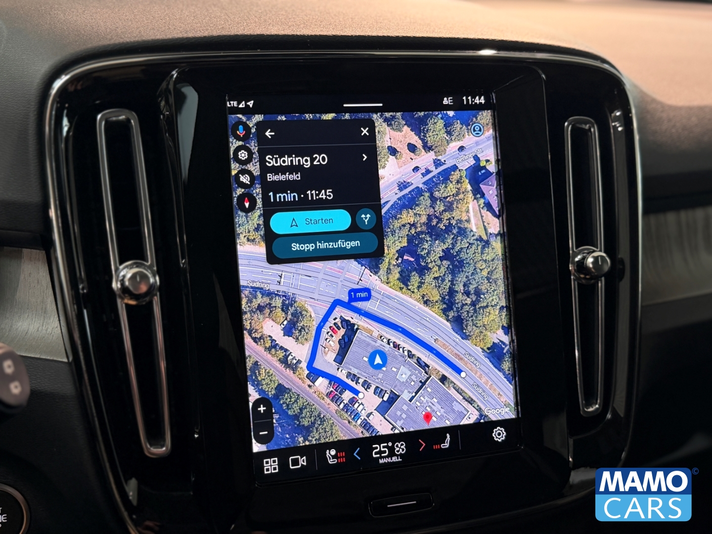 Fahrzeugabbildung Volvo XC40 B3 Plus Dark ACC/BLIS/LHZ/SHZ/360°/PANO