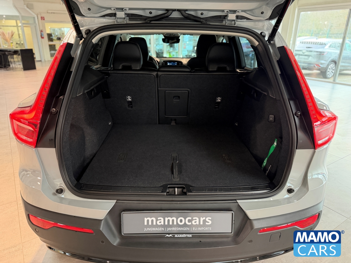 Fahrzeugabbildung Volvo XC40 B3 Plus Dark ACC/BLIS/LHZ/SHZ/360°/PANO