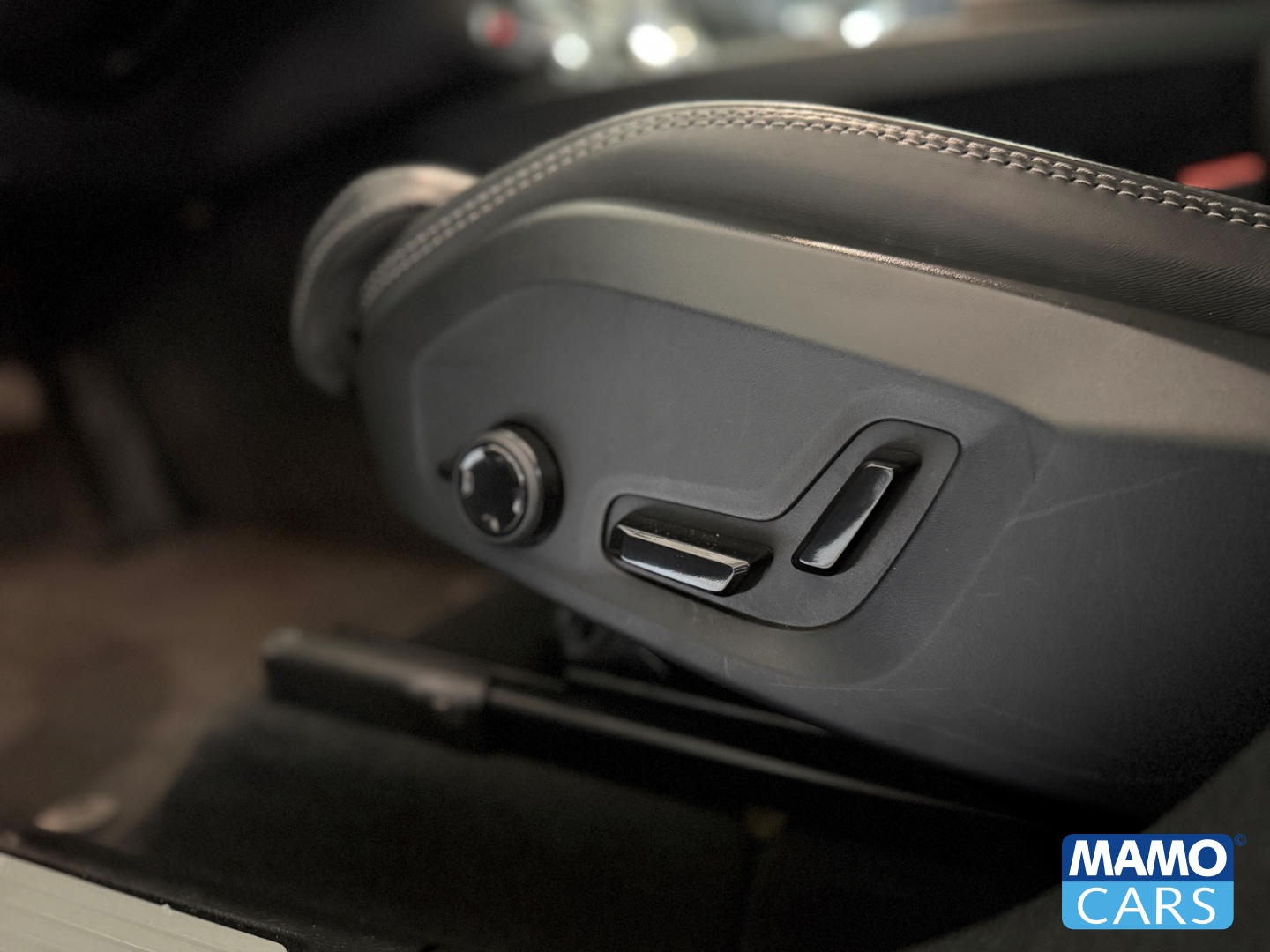 Fahrzeugabbildung Volvo XC60 B5 Plus Dark 0,99%Finanz. ACC/BLIS/HUD/360°