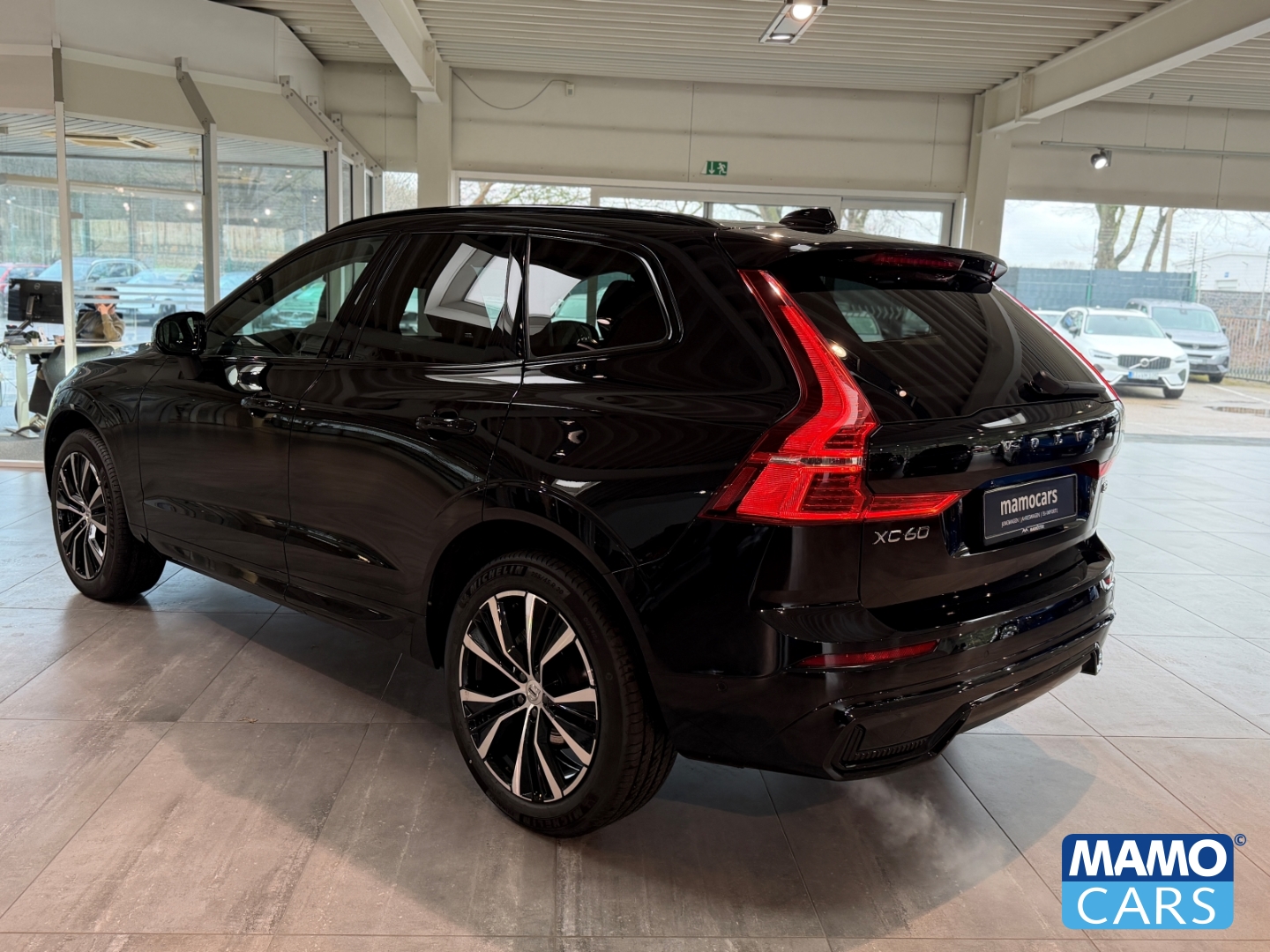 Fahrzeugabbildung Volvo XC60 B5 Plus Dark 0,99%Finanz. ACC/BLIS/HUD/360°