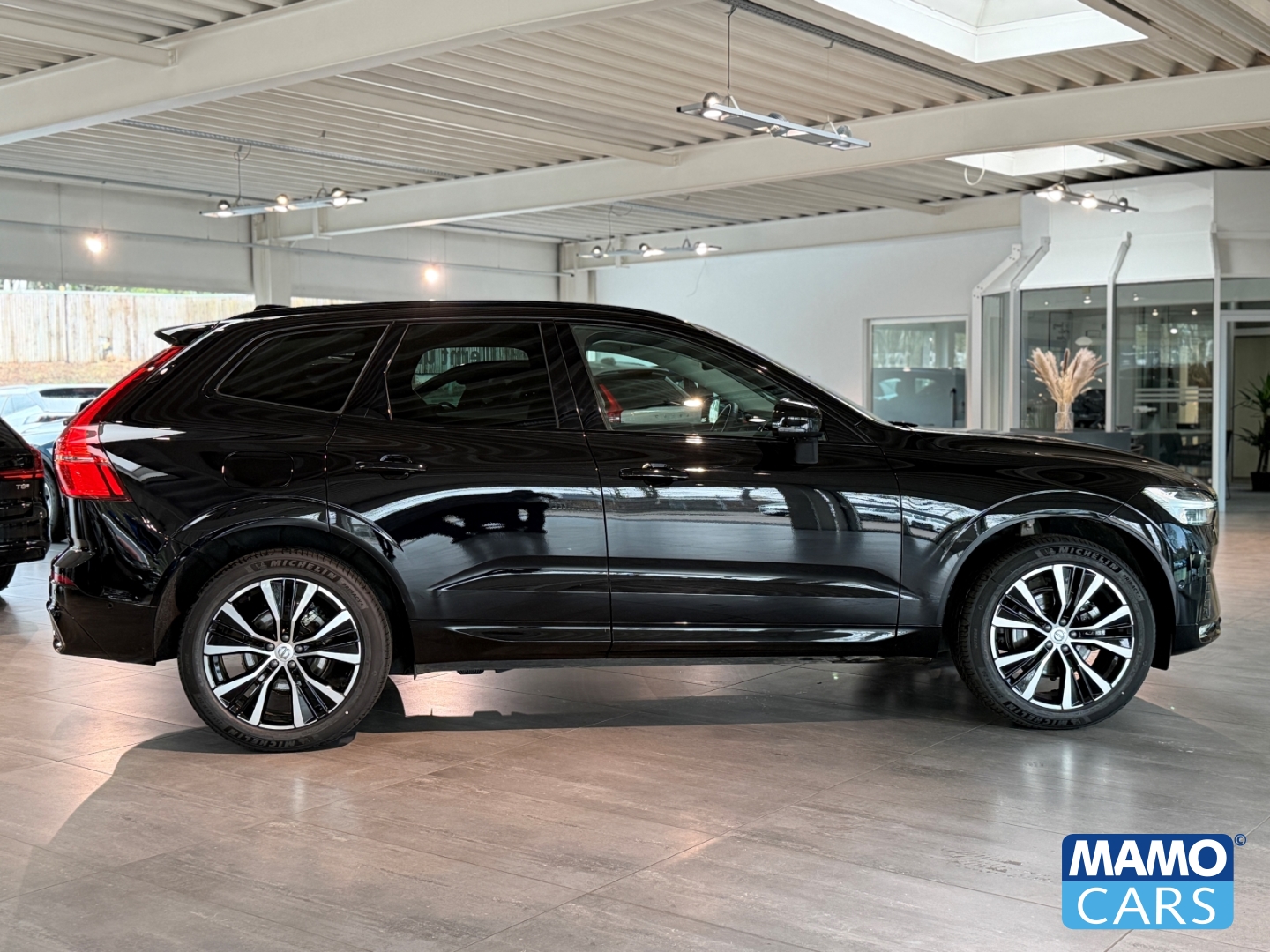 Fahrzeugabbildung Volvo XC60 B5 Plus Dark 0,99%Finanz. ACC/BLIS/HUD/360°