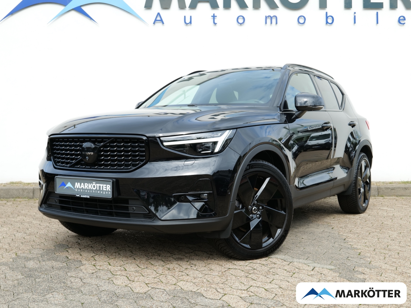 Fahrzeugabbildung Volvo XC40 B4 Ultra Black Edition PANO/360CAM/20-Zoll