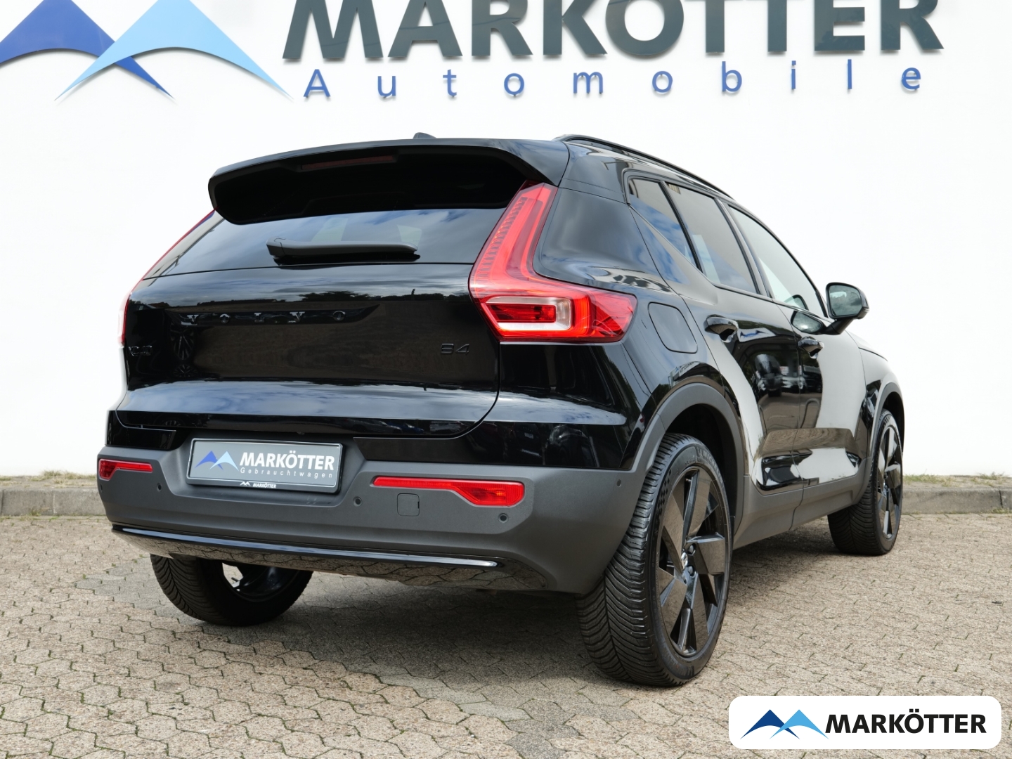 Fahrzeugabbildung Volvo XC40 B4 Ultra Black Edition PANO/360CAM/20-Zoll