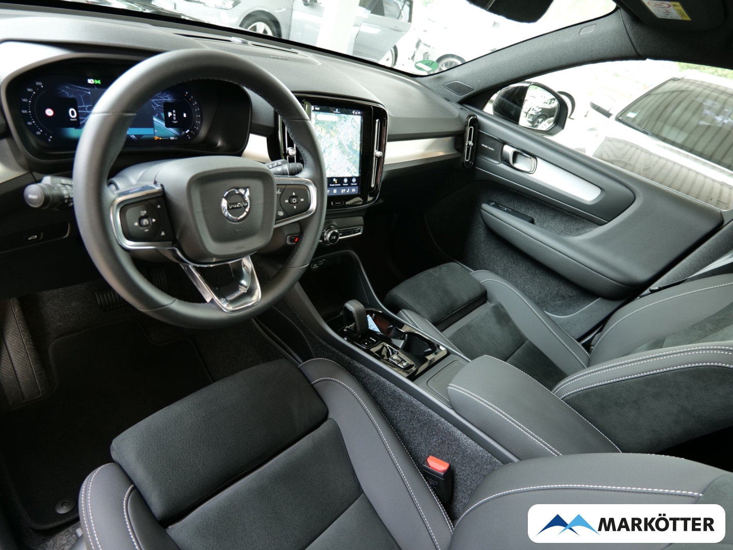 Fahrzeugabbildung Volvo XC40 B4 Ultra Black Edition PANO/360CAM/20-Zoll