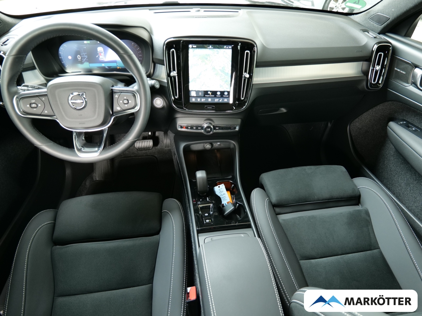 Fahrzeugabbildung Volvo XC40 B4 Ultra Black Edition PANO/360CAM/20-Zoll
