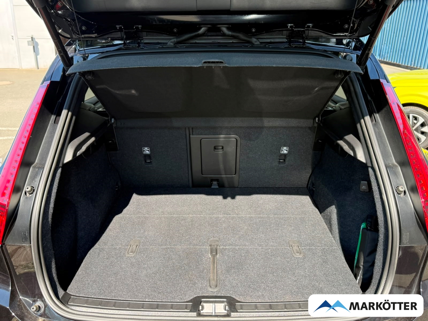 Fahrzeugabbildung Volvo XC40 B3 Ultra Black Edition AHK/ACC/BLIS/PANO