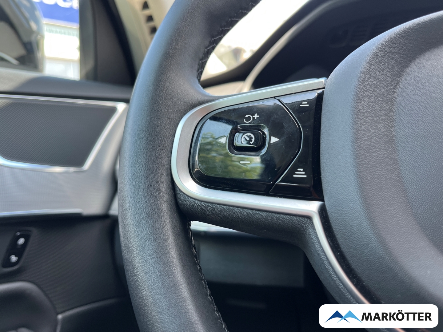 Fahrzeugabbildung Volvo XC90 T8 Core Recharge AWD/ACC/Keyless/7-Sitzer