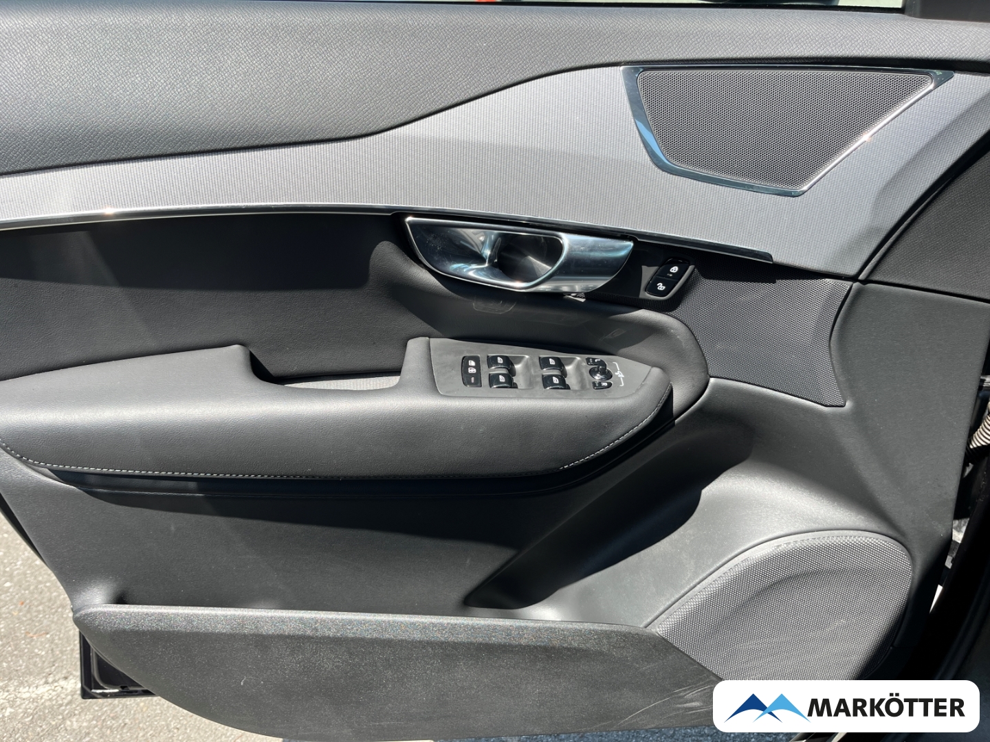Fahrzeugabbildung Volvo XC90 T8 Core Recharge AWD/ACC/Keyless/7-Sitzer