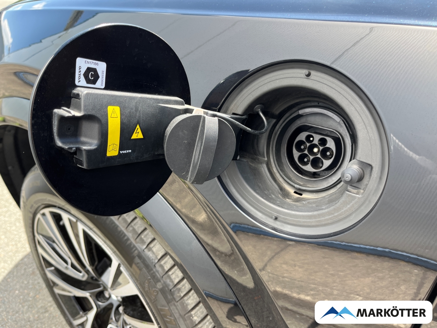 Fahrzeugabbildung Volvo XC90 T8 Core Recharge AWD/ACC/Keyless/7-Sitzer