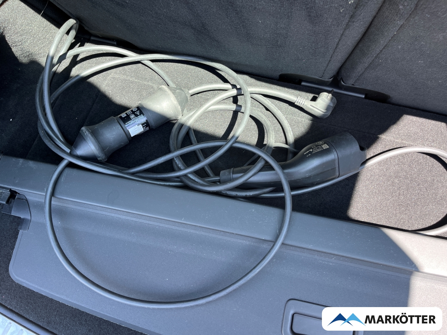 Fahrzeugabbildung Volvo XC90 T8 Core Recharge AWD/ACC/Keyless/7-Sitzer