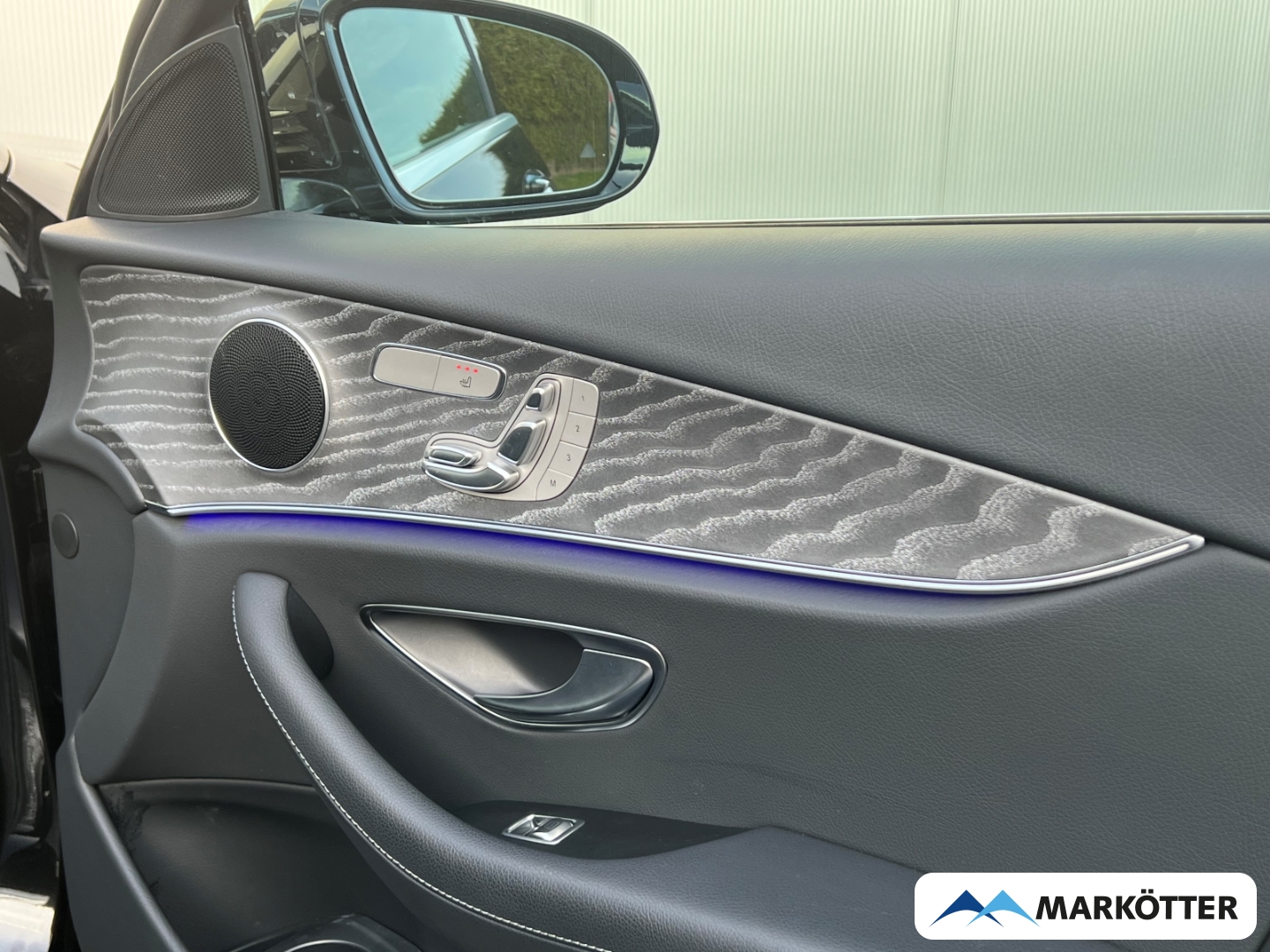 Fahrzeugabbildung Mercedes-Benz E 400 d 4Matic ACC/360°/MBUX/Business/AHK/LED