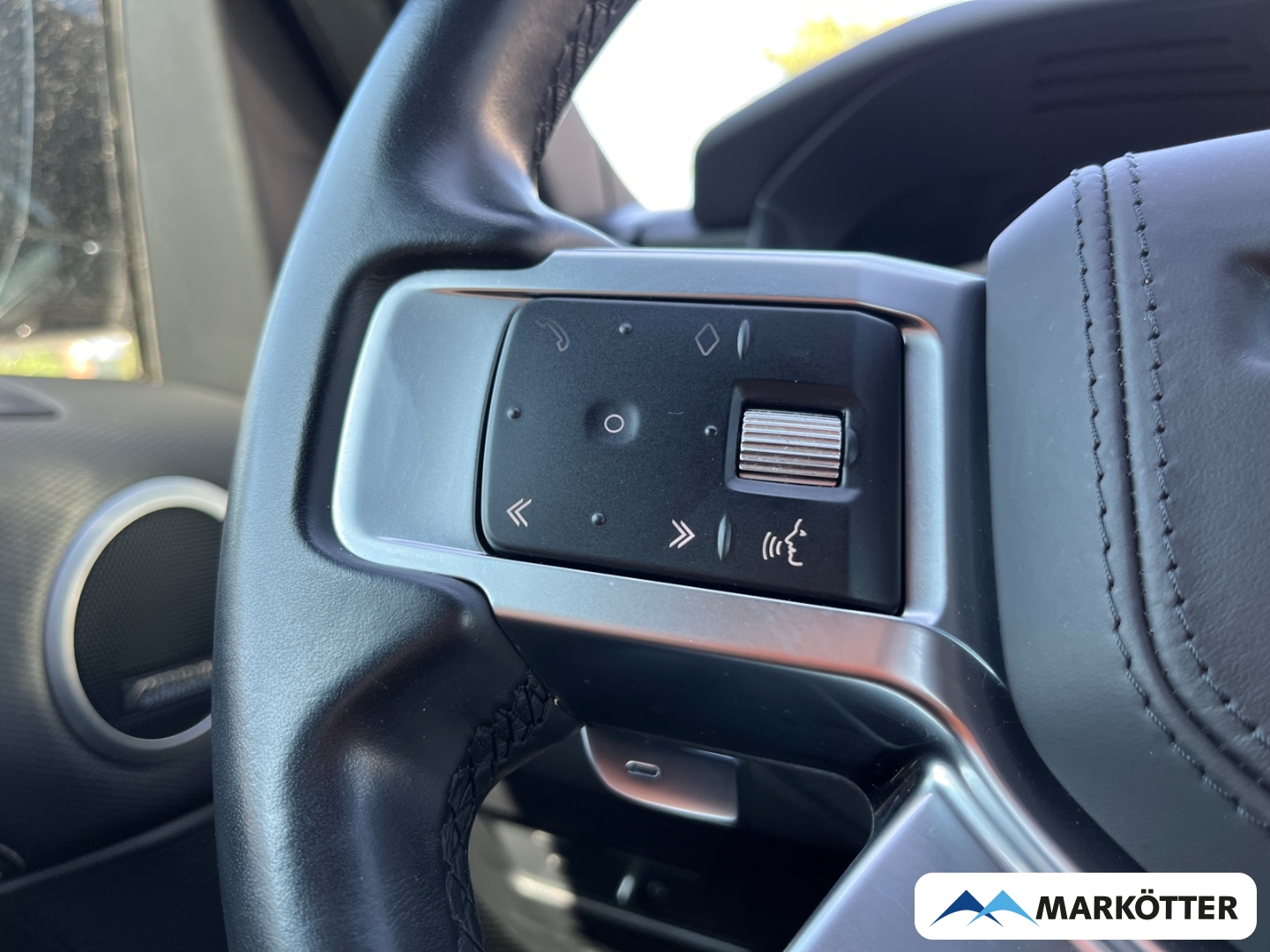 Fahrzeugabbildung Land Rover Discovery 5 D300 R-Dynamic HSE ACC/StandH/Pano