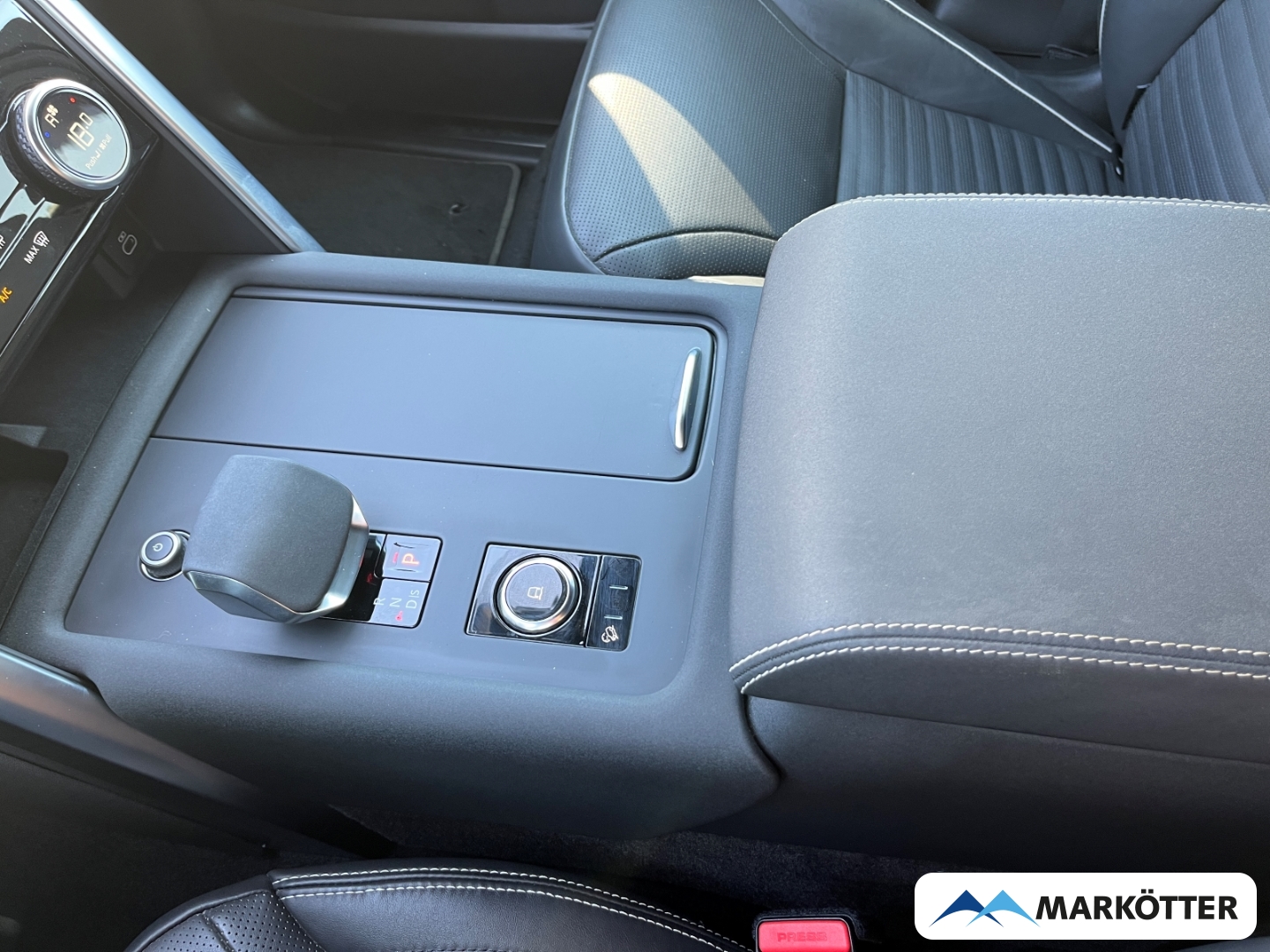 Fahrzeugabbildung Land Rover Discovery 5 D300 R-Dynamic HSE ACC/StandH/Pano