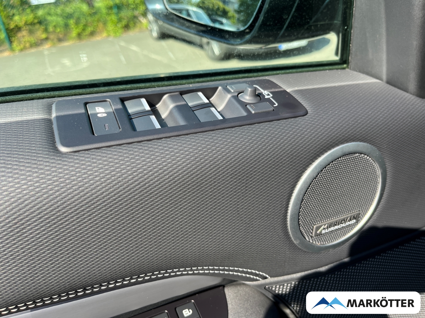Fahrzeugabbildung Land Rover Discovery 5 D300 R-Dynamic HSE ACC/StandH/Pano
