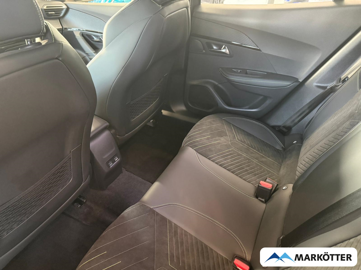 Fahrzeugabbildung Peugeot 2008 GT SHZ/360CAM/NAVI/PDC/TEMP/CARPY/LED