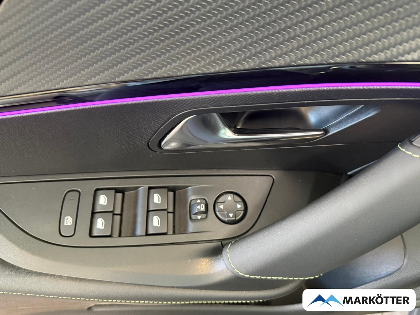 Fahrzeugabbildung Peugeot 2008 GT SHZ/360CAM/NAVI/PDC/TEMP/CARPY/LED