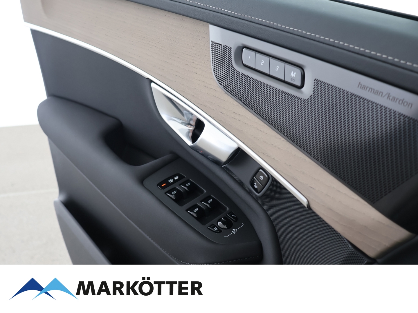 Fahrzeugabbildung Volvo XC90 T8 AWD Plus Bright Plug-In Hybrid 7-Sitzer