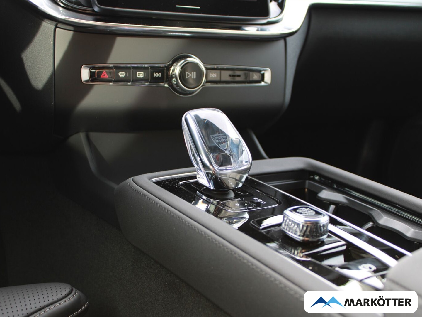Fahrzeugabbildung Volvo XC90 Ultra Black Edition Recharge Plug-In Hybrid AWD 7-Sitzer