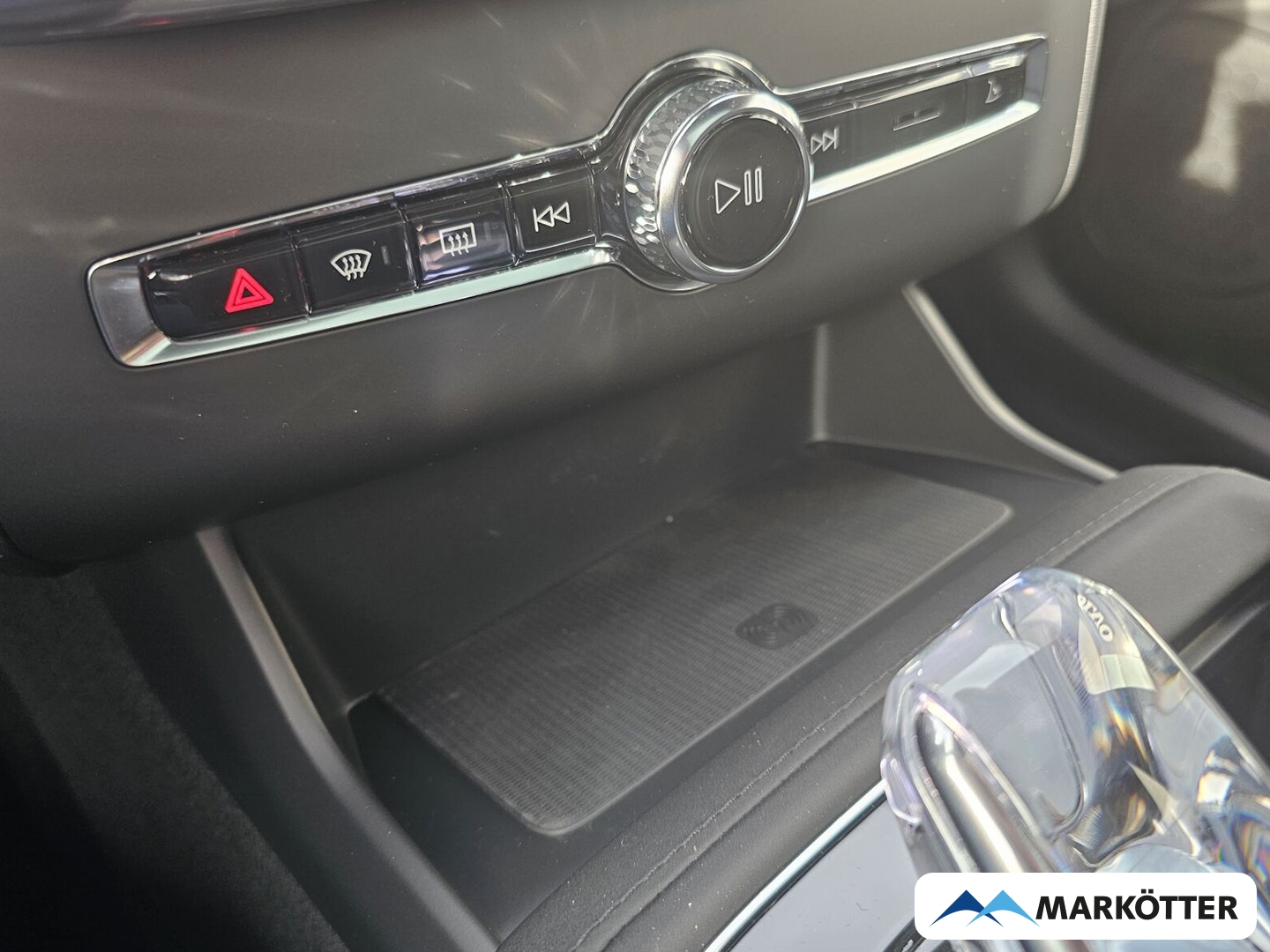 Fahrzeugabbildung Volvo XC90 Ultra Black Edition Recharge Plug-In Hybrid AWD 7-Sitzer