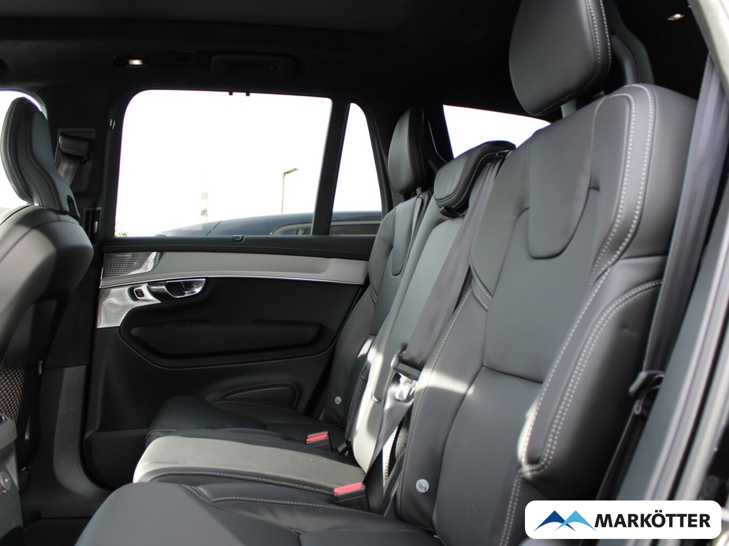 Fahrzeugabbildung Volvo XC90 Ultra Black Edition Recharge Plug-In Hybrid AWD 7-Sitzer