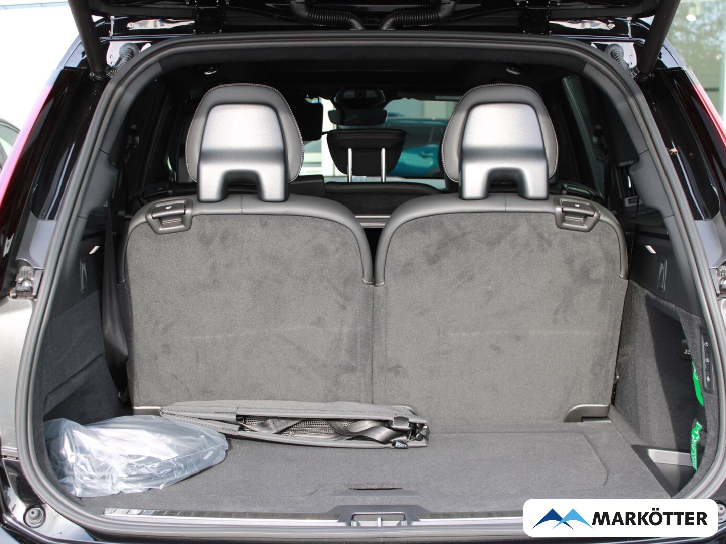 Fahrzeugabbildung Volvo XC90 Ultra Black Edition Recharge Plug-In Hybrid AWD 7-Sitzer