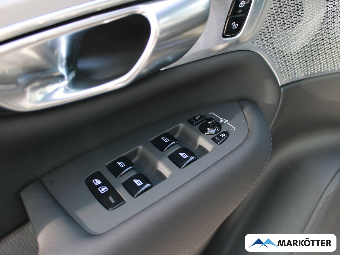 Fahrzeugabbildung Volvo XC90 Ultra Black Edition Recharge Plug-In Hybrid AWD 7-Sitzer