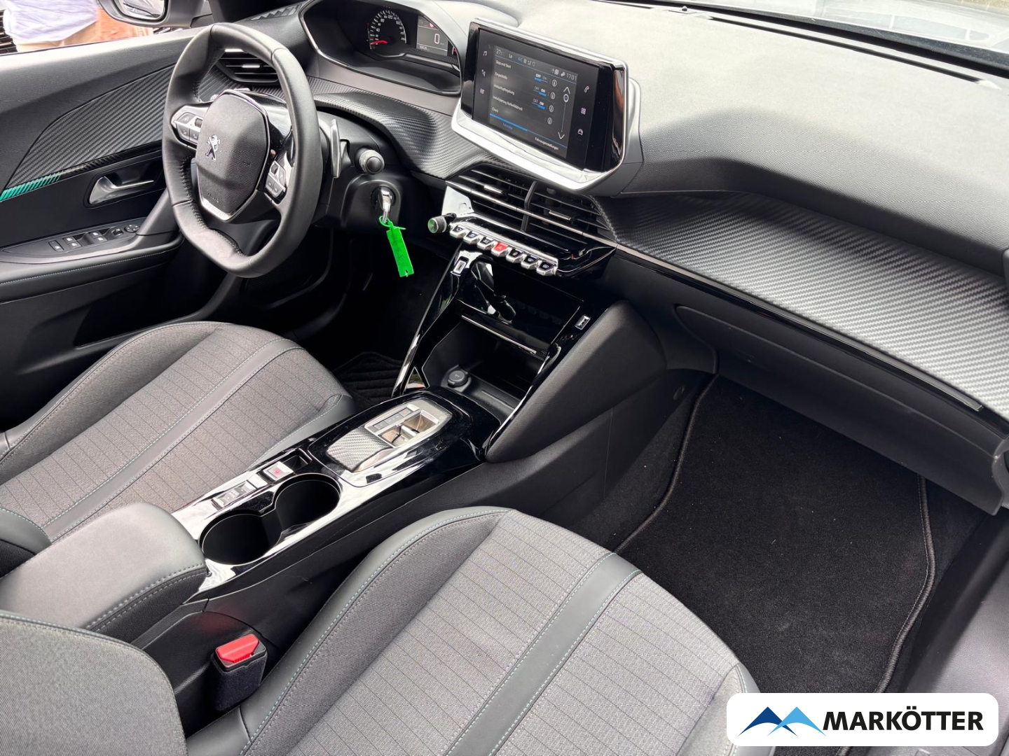 Fahrzeugabbildung Peugeot 2008 Allure 1.2 PureTech 130 CAM/SHZ/GRIP/TEMP